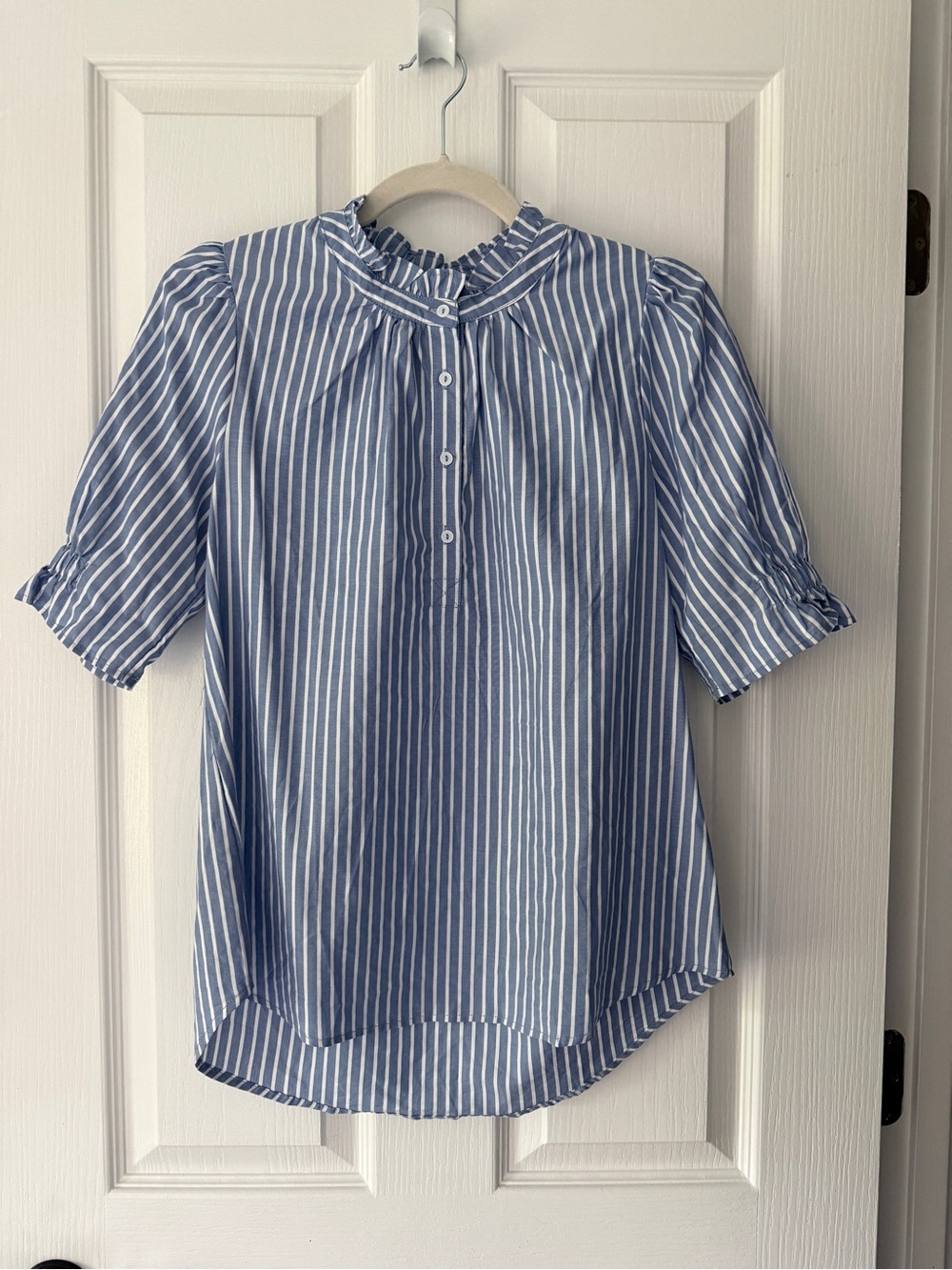 Gibsonlook Dianthus Puff Sleeve Henley Shirt NWT